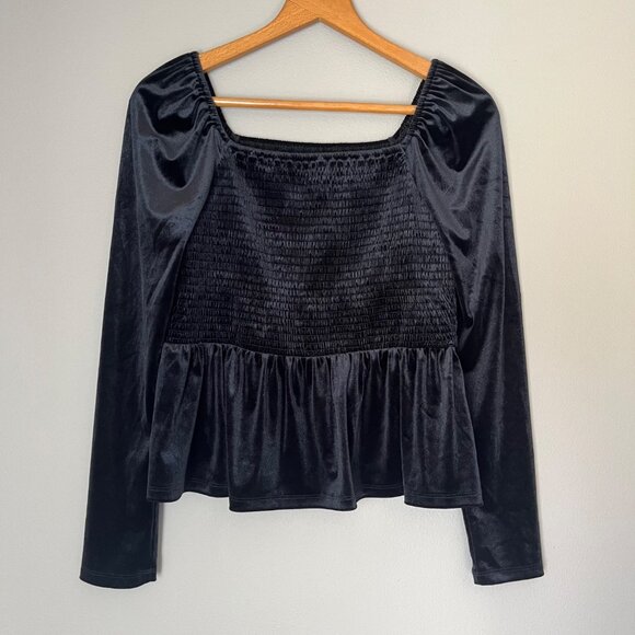 Gap Womens Black Velvet Top Size Medium Goth Witchy Grunge Dark Academia NWT - Picture 2 of 8